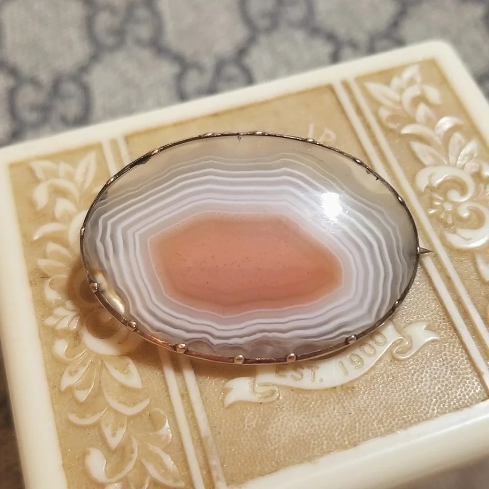 10KT ROSE GOLD Early Victorian Banded Agate Brooch